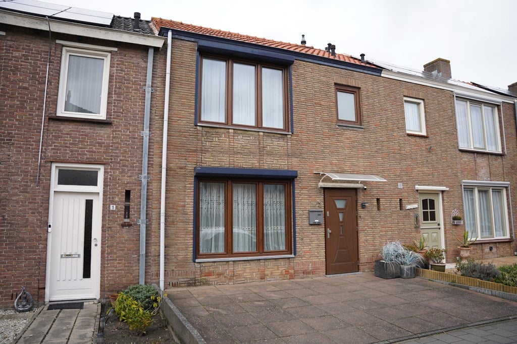 Mr. J.E. Risseeuwstraat 3 in Oostburg