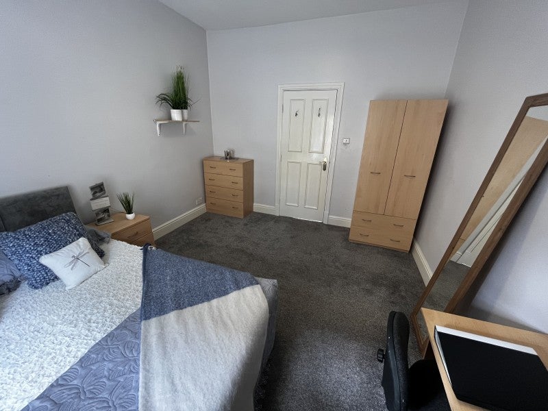 Room Cumberland Road in Leeds