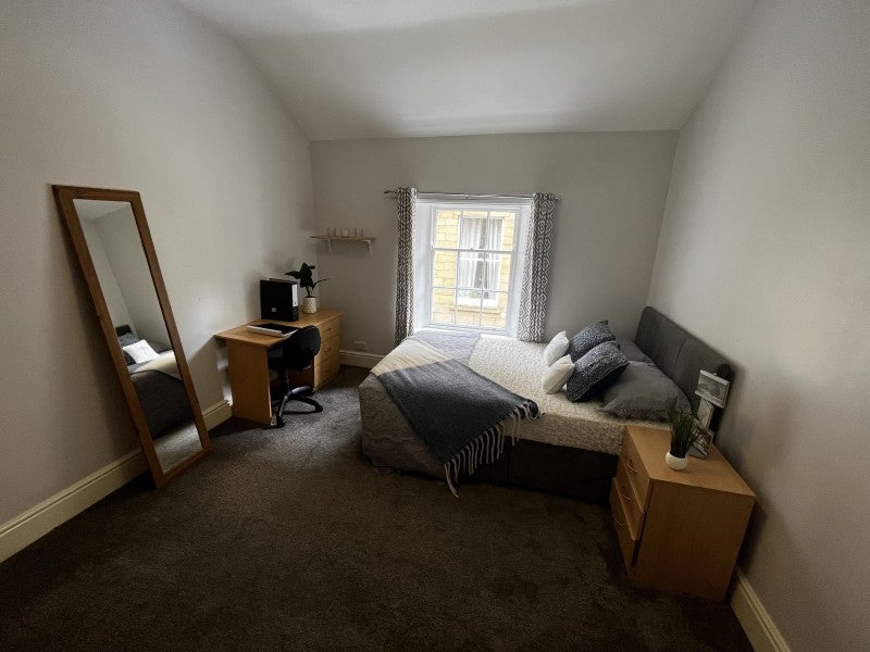 Room Cumberland Road in Leeds