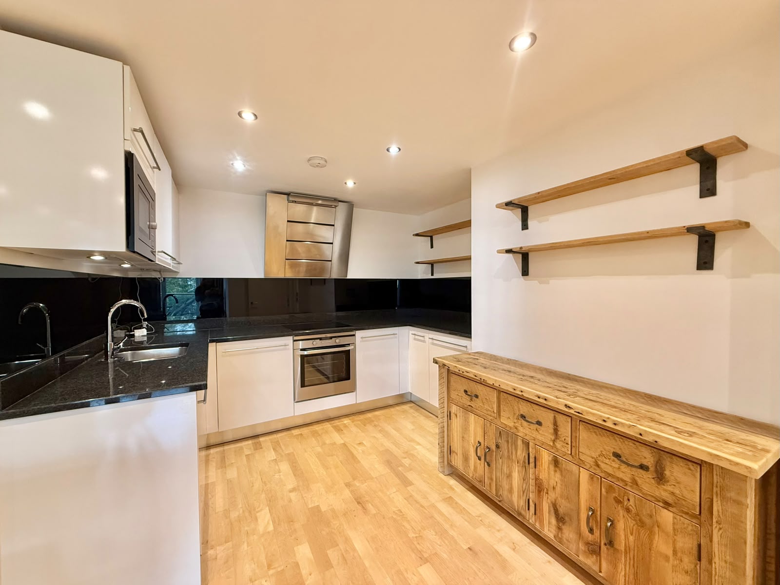Flat Argyll Road in Greater London
