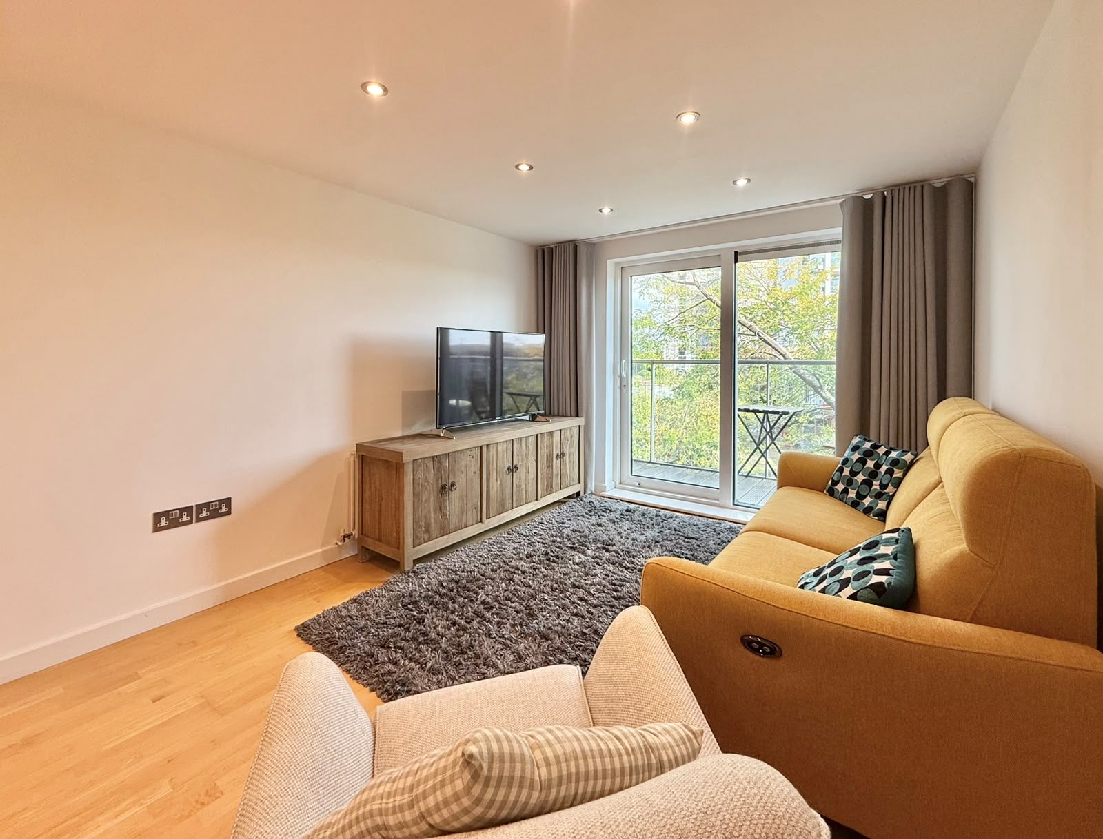 Flat Argyll Road in Greater London