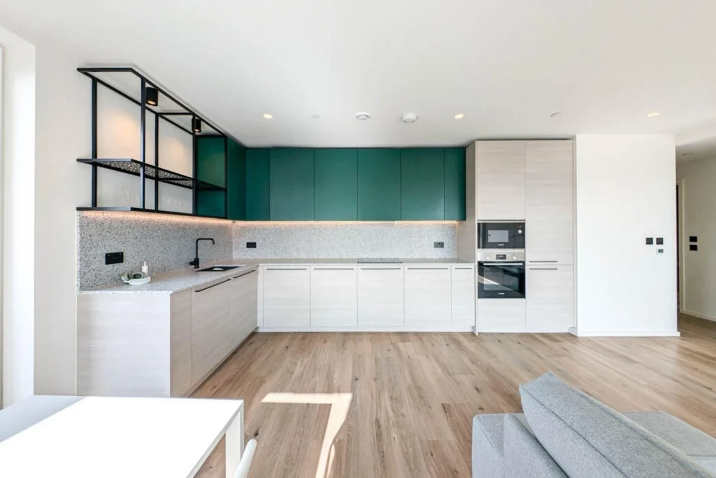 Flat Hawser Lane in Greater London