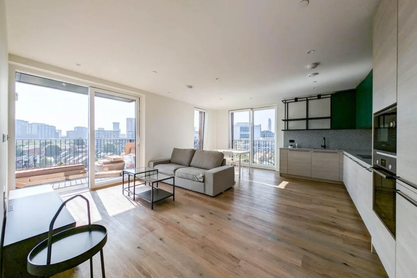 Flat Hawser Lane in Greater London