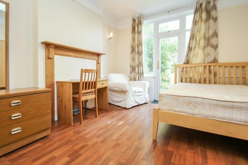 Room Bengal Road in Bournemouth
