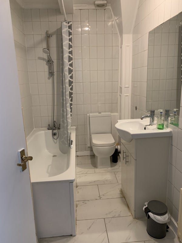 Room Lee High Road in Greater London