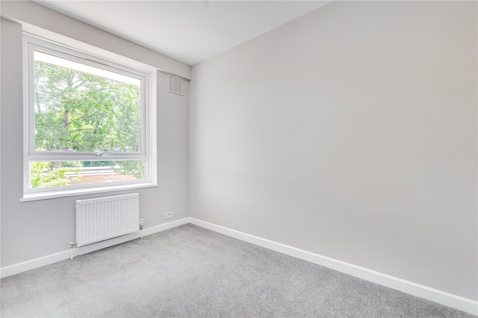 Flat Sudbrooke Road in Greater London