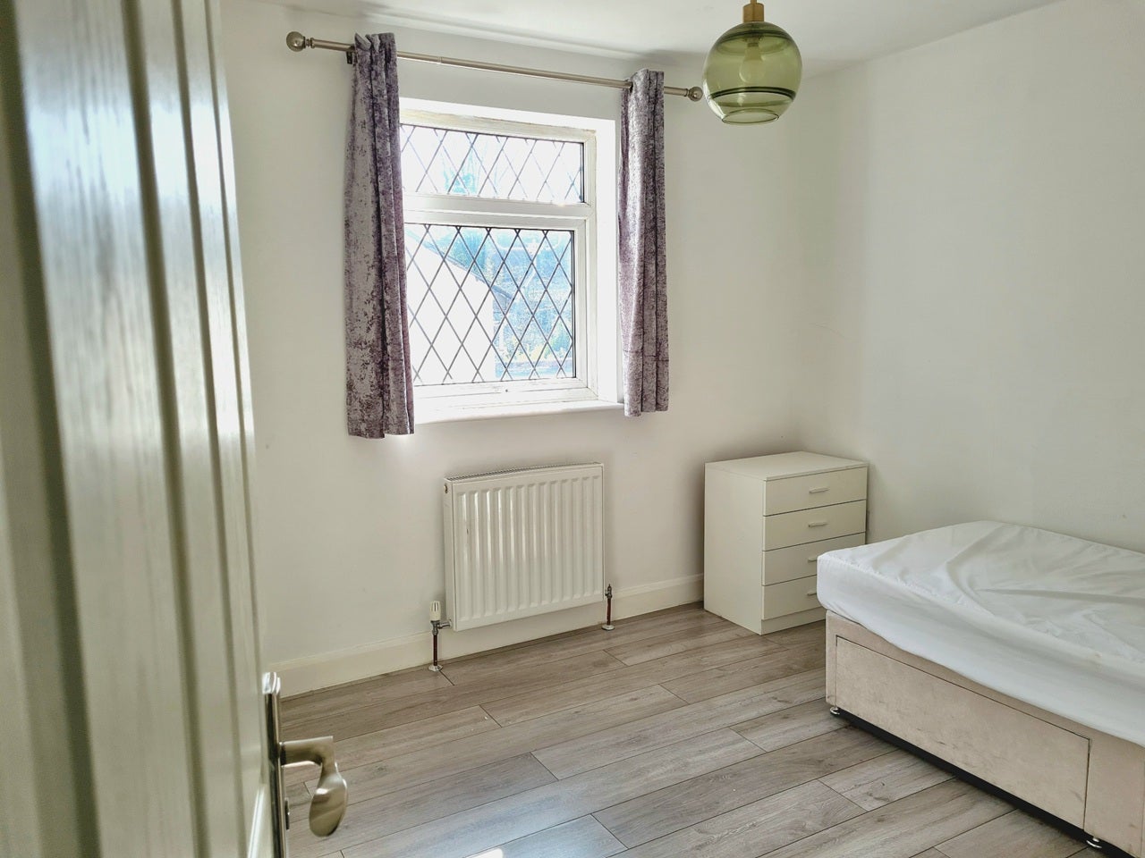 Room Adelphi Road in Epsom and Ewell