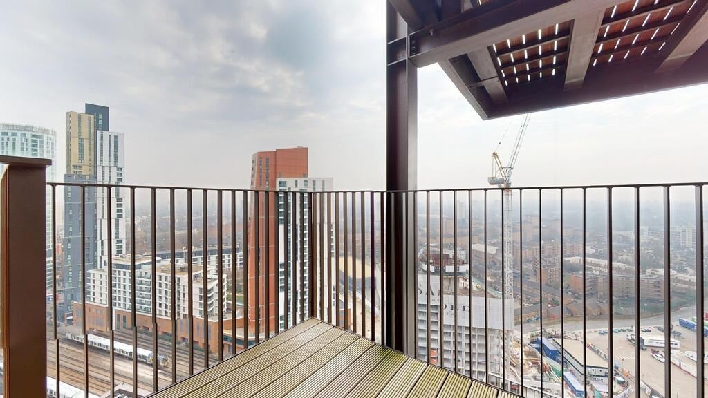 Flat Viaduct Gardens in Greater London