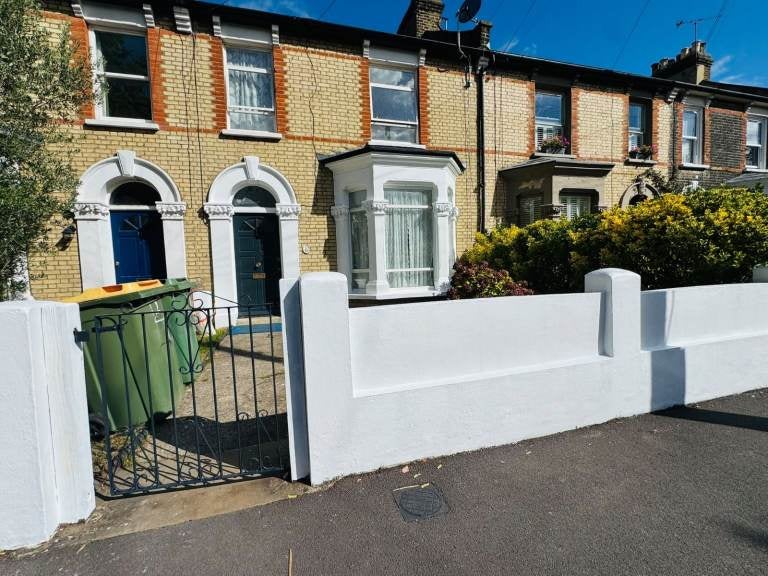 House Cumberland Road in Greater London