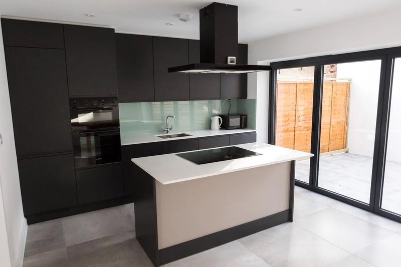 Room Balham New Road in Greater London