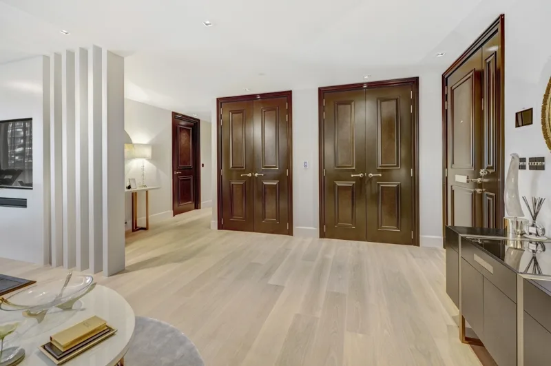 Flat Radnor Terrace in Greater London