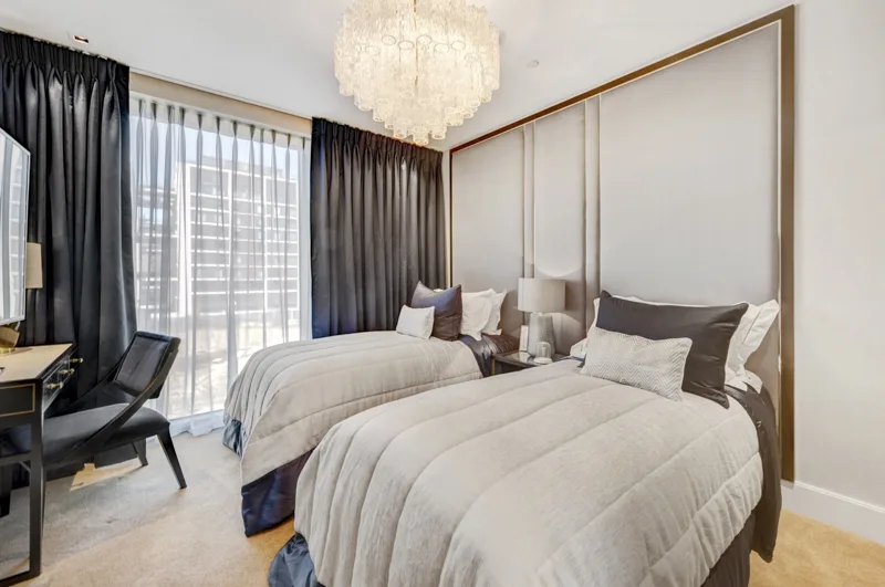 Flat Radnor Terrace in Greater London