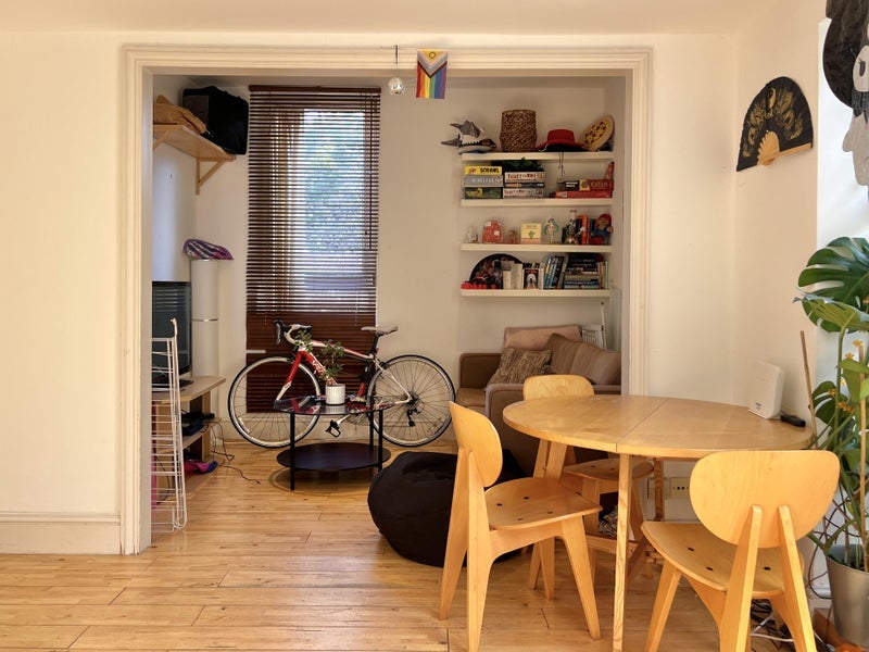 Room Shrubland Road in Greater London