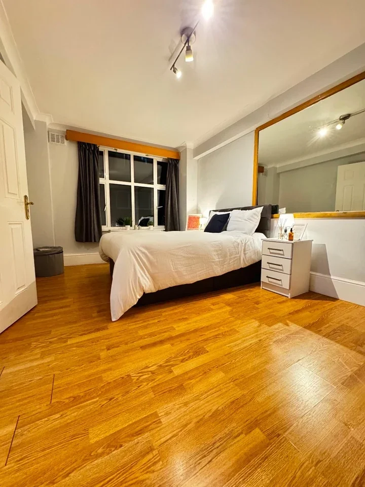 Room Park West Place in City of Westminster