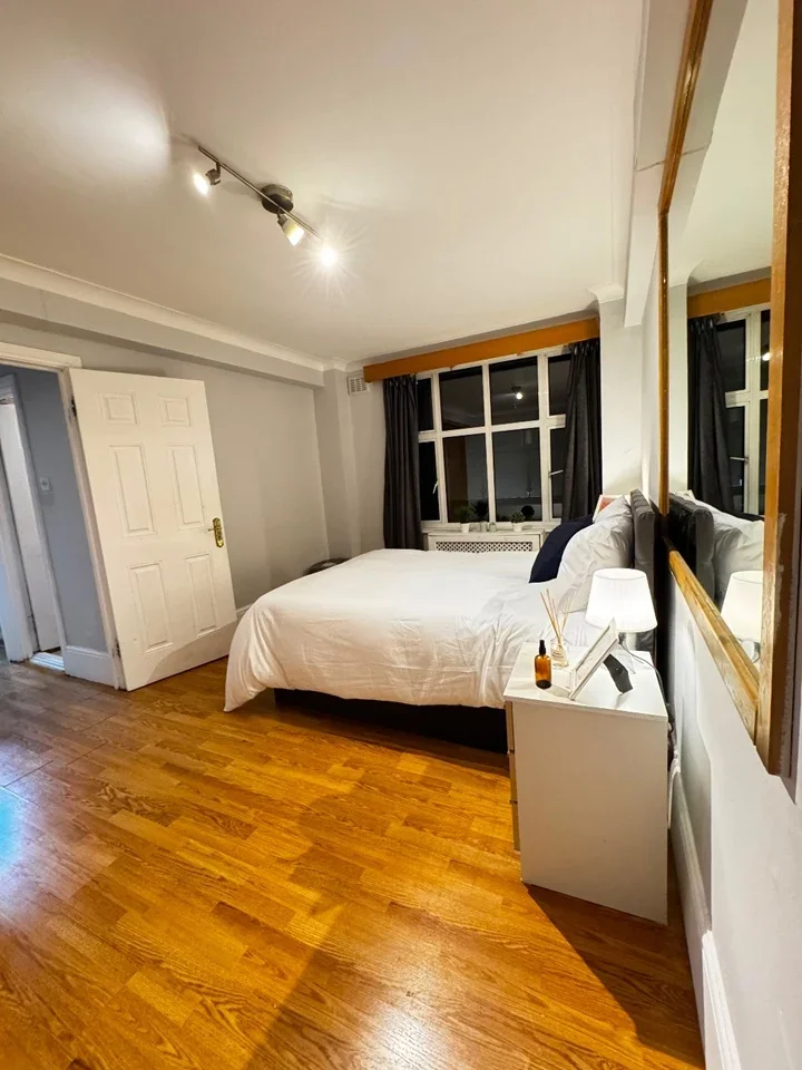 Room Park West Place in City of Westminster