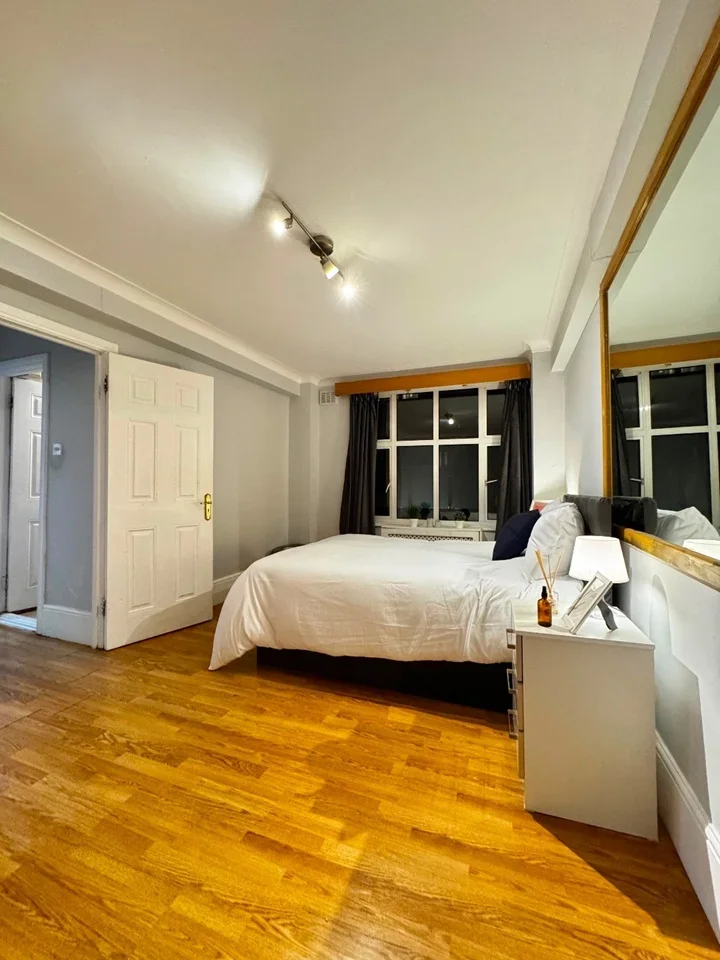 Room Park West Place in City of Westminster