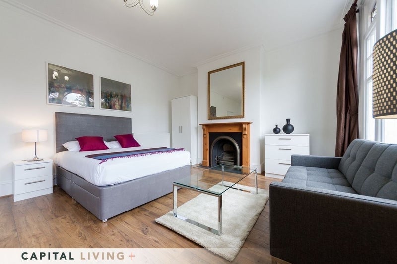 Room Dinsmore Road in Greater London