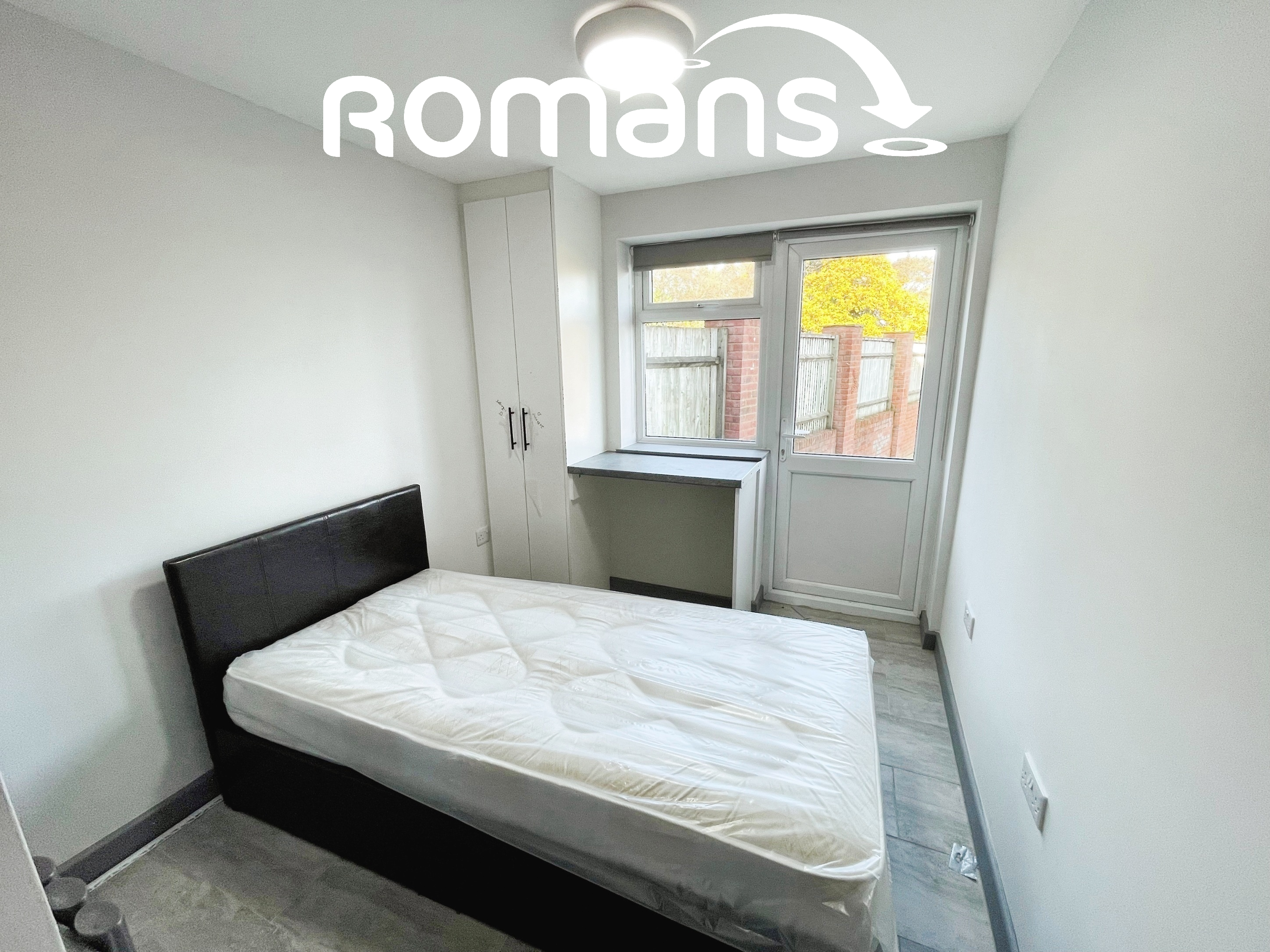 Room Ringwood Road in Reading