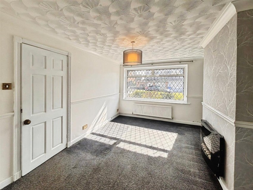 House Braemar Close in Kettering