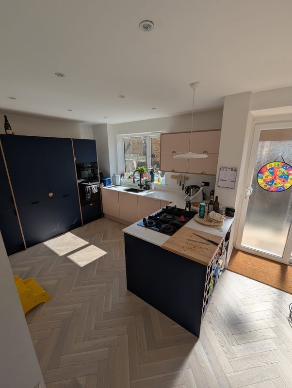 Room Brownlow Road in Greater London