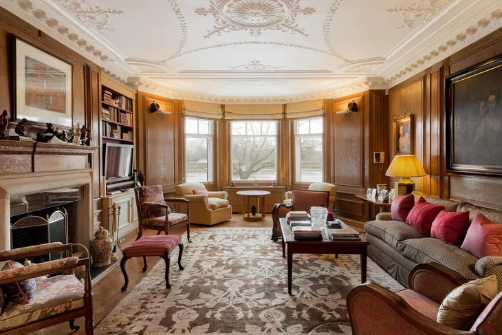 Flat Chelsea Embankment in Greater London