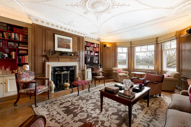 Flat Chelsea Embankment in Greater London
