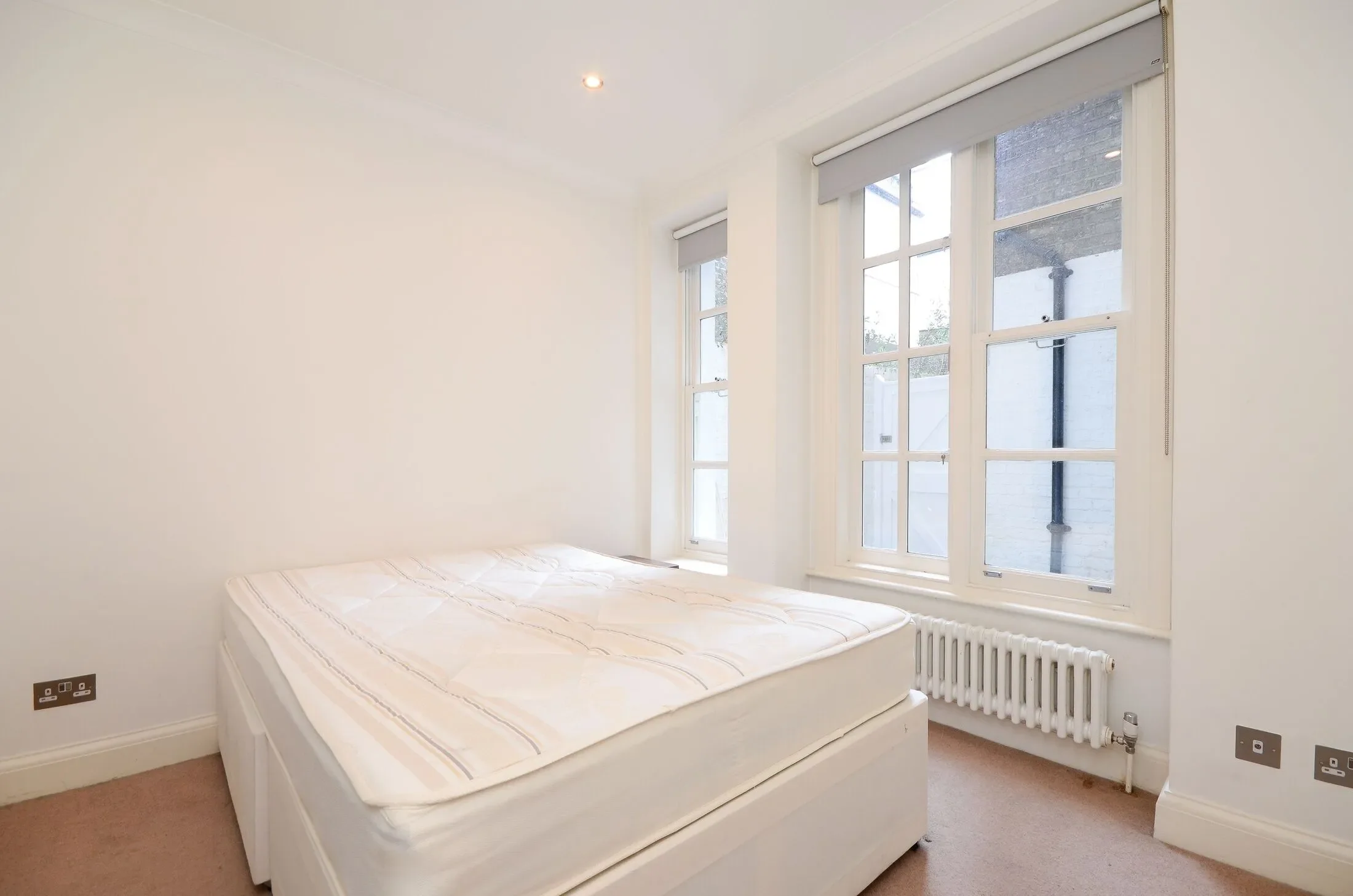Flat Gloucester Road in Greater London