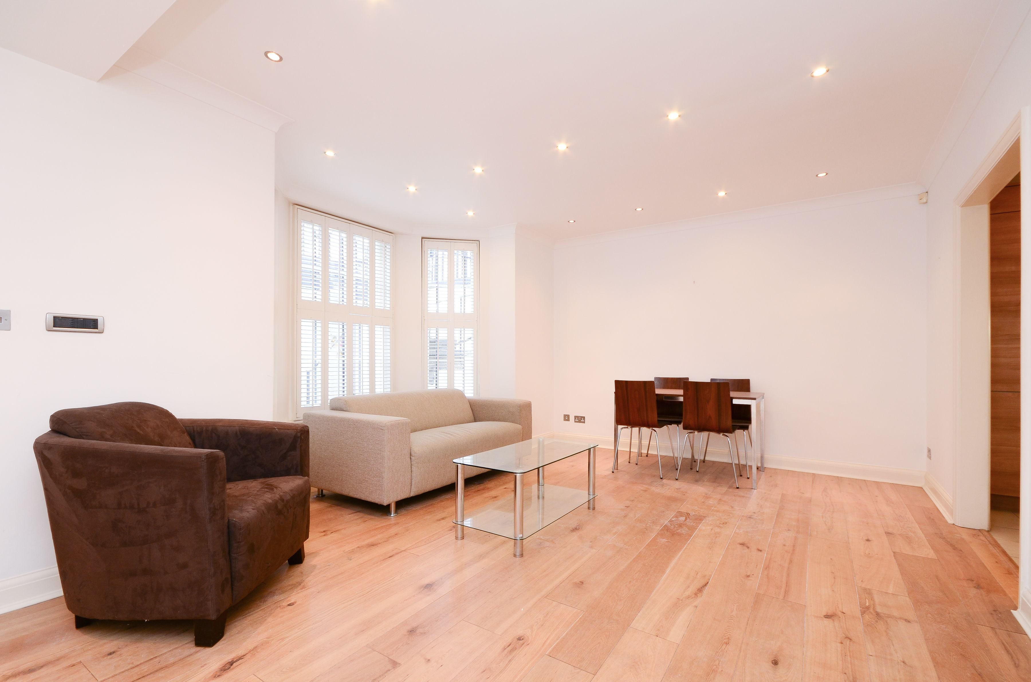 Flat Gloucester Road in Greater London