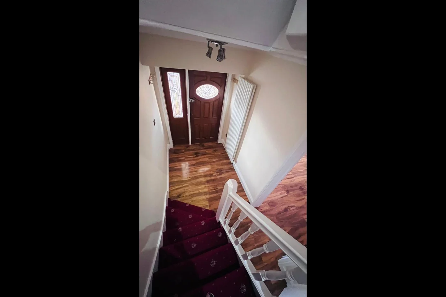 Room Warden Avenue in Greater London