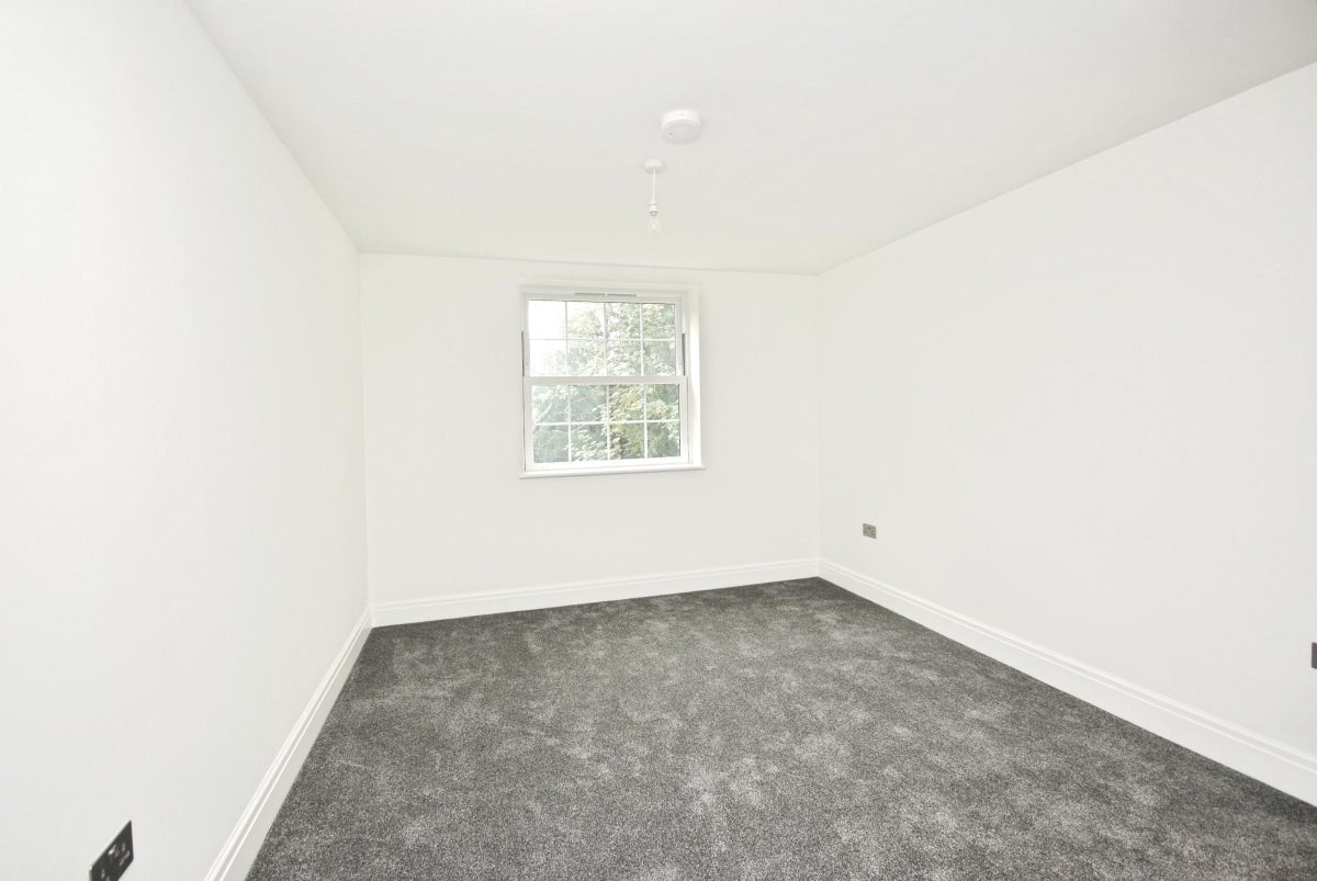 Flat Banstead Road in Greater London