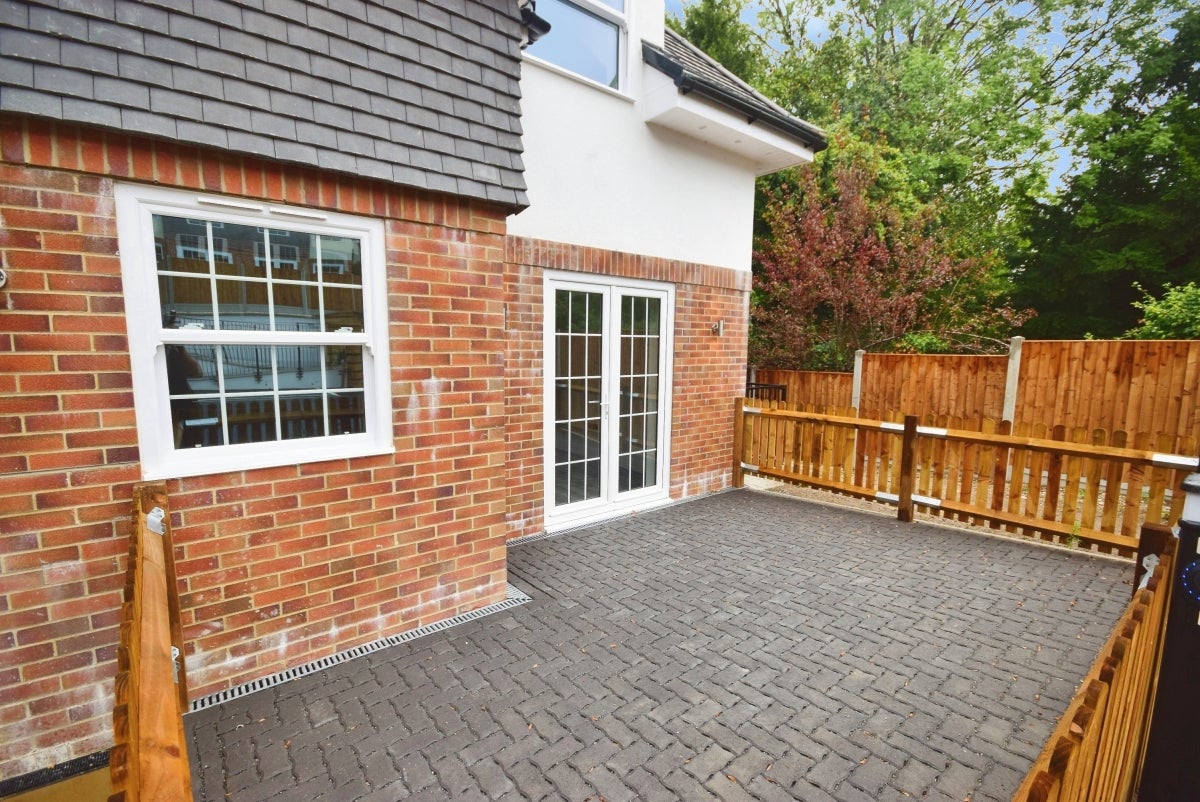 Flat Banstead Road in Greater London