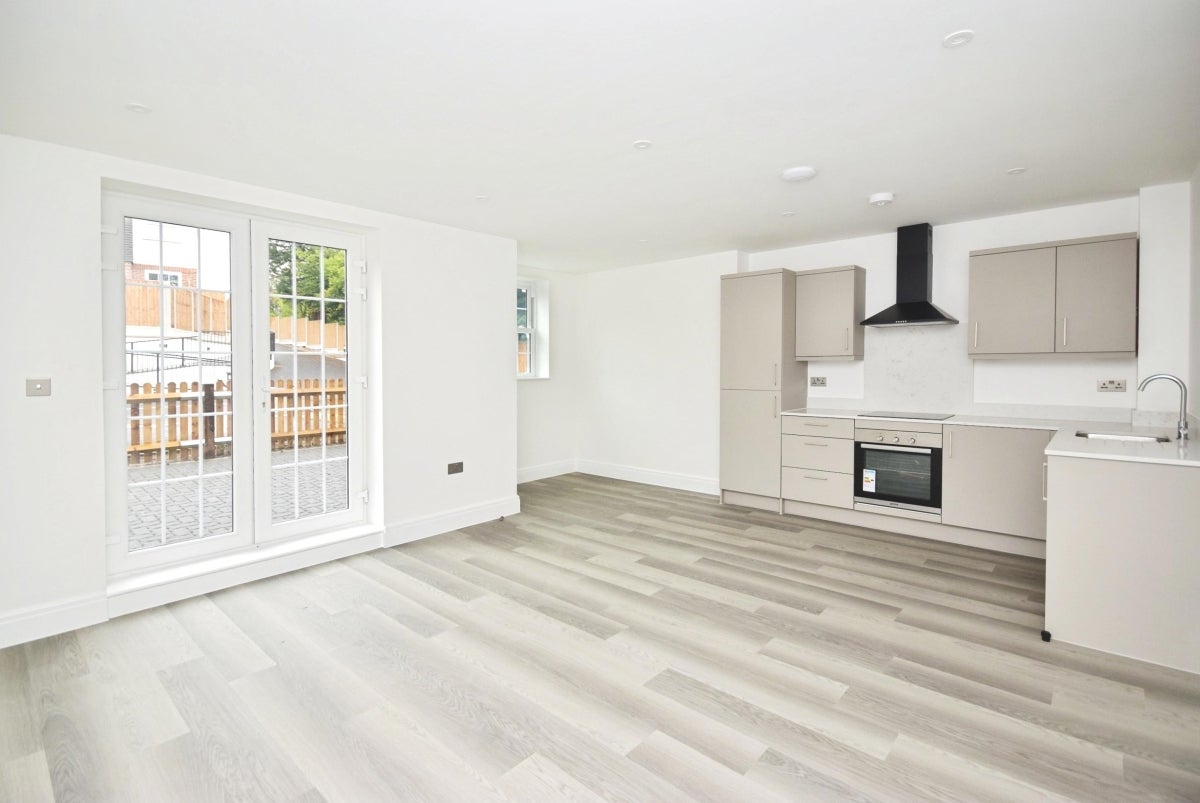 Flat Banstead Road in Greater London