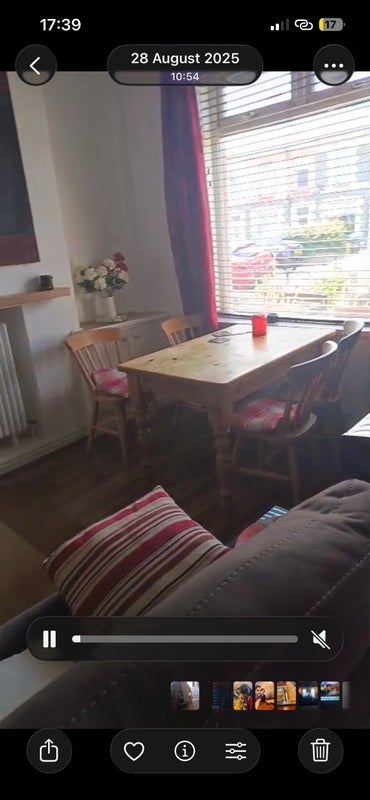 Room Prince Leopold Street in Cardiff
