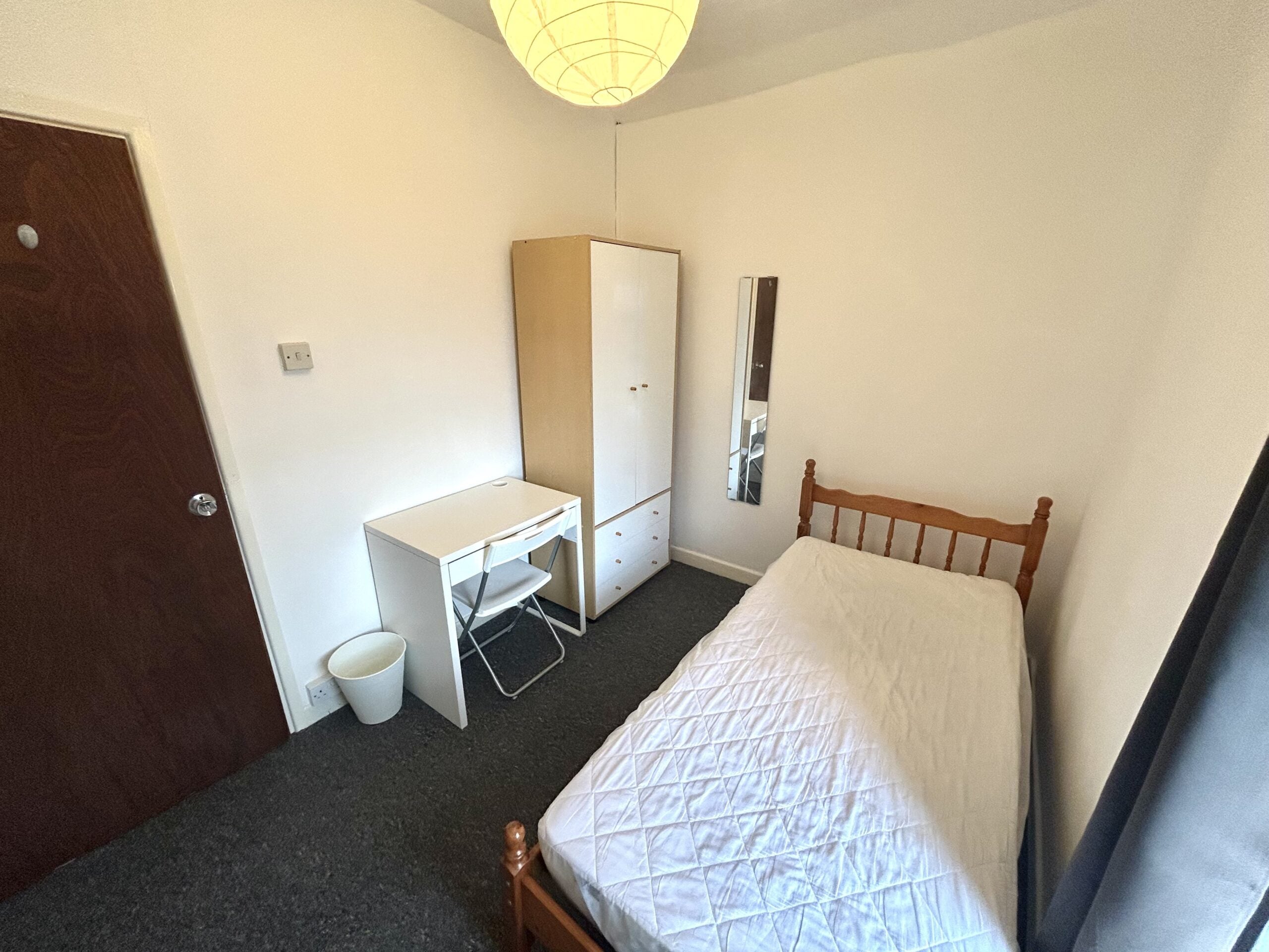 Room Queen Street in Pontypridd