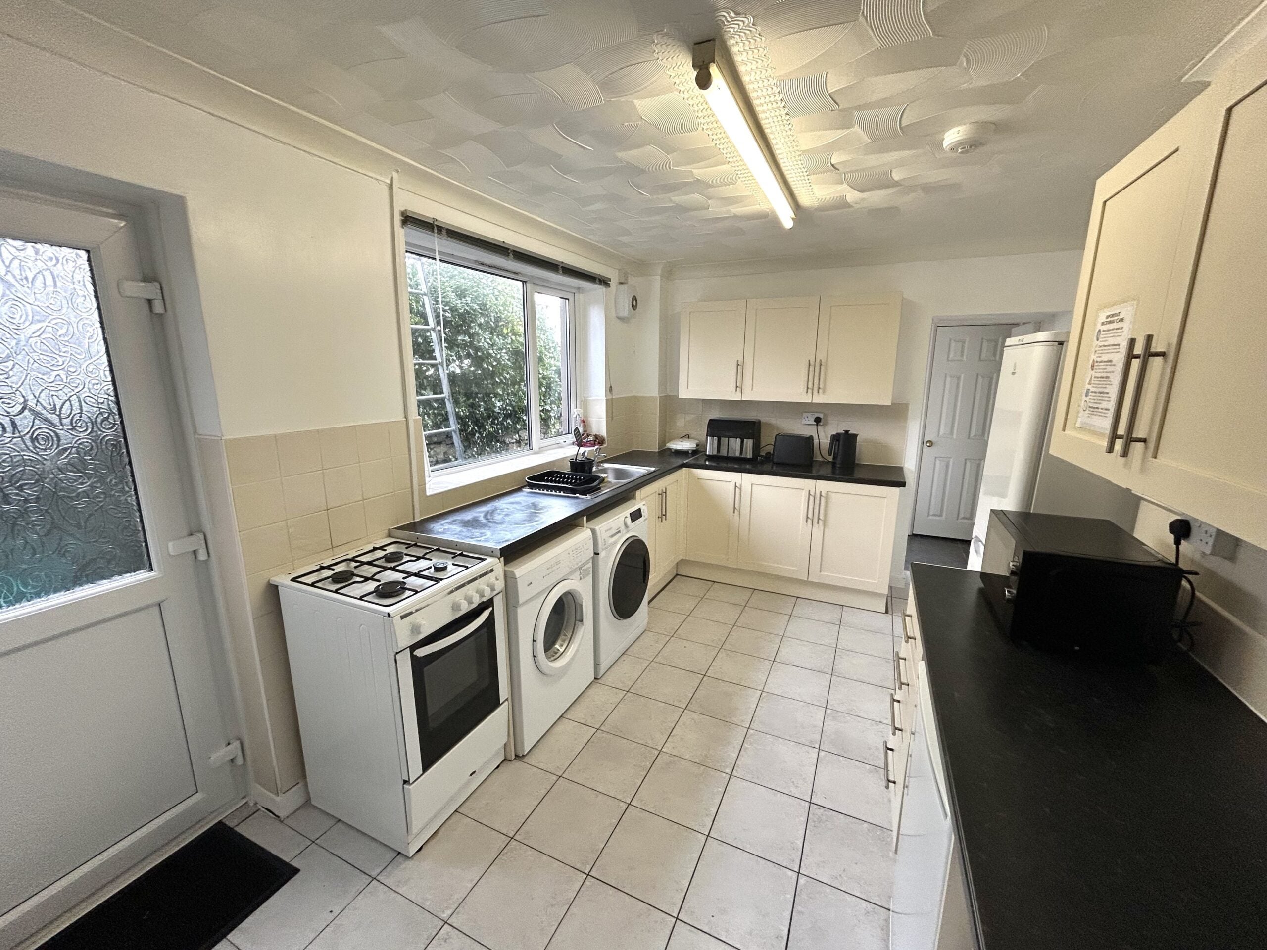 Room Queen Street in Pontypridd