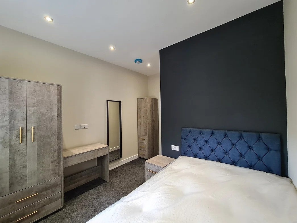 Flat Clarendon Road in Birmingham