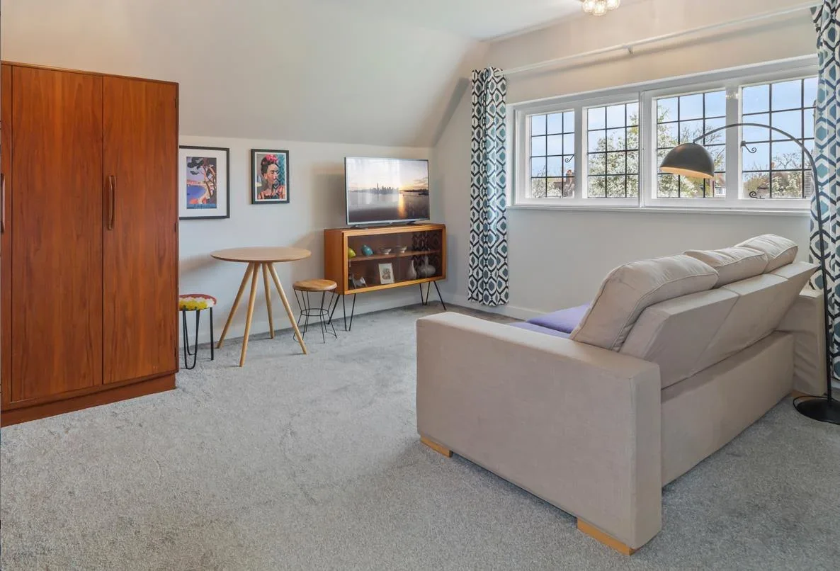 Flat Heath Close in Greater London