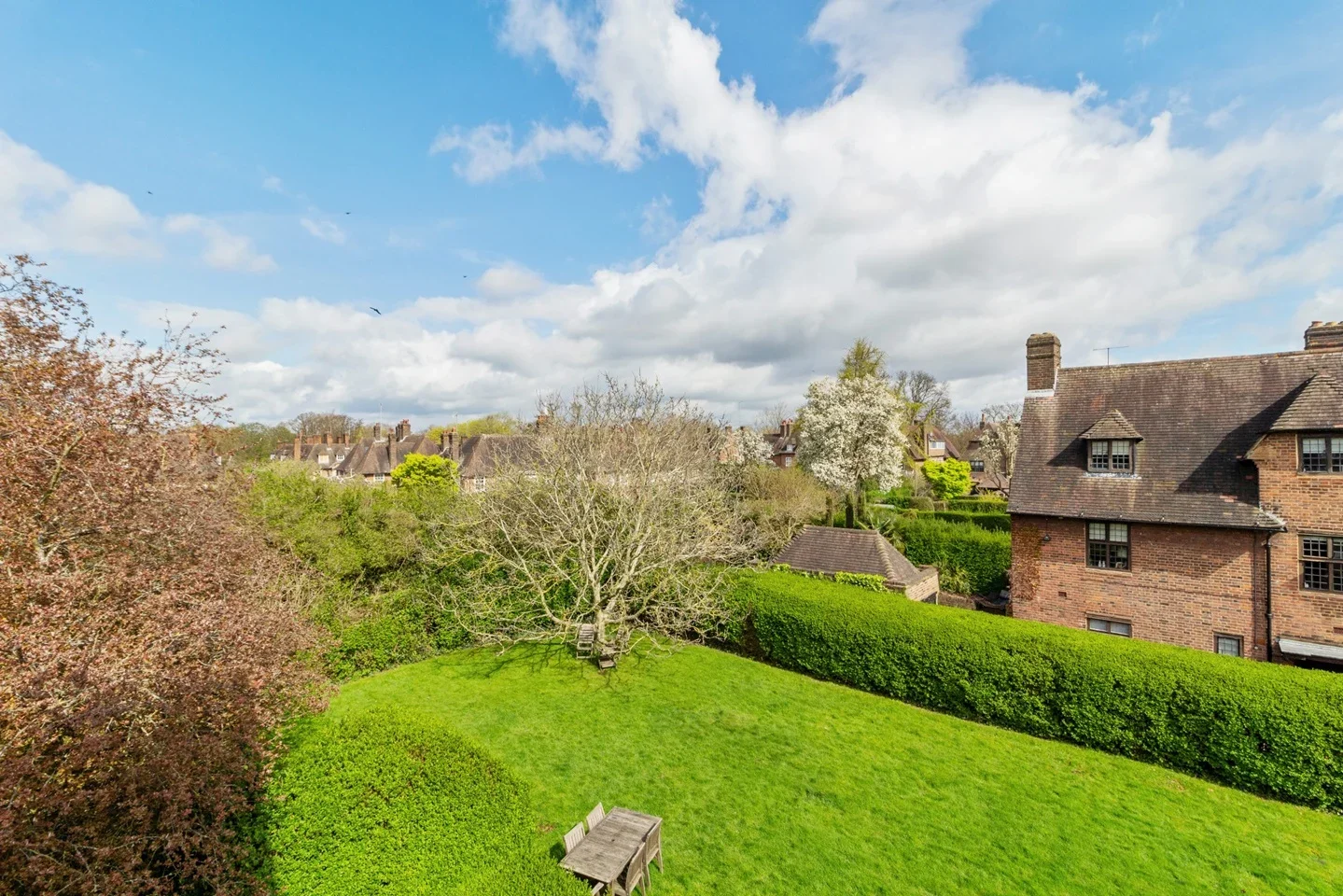 Flat Heath Close in Greater London