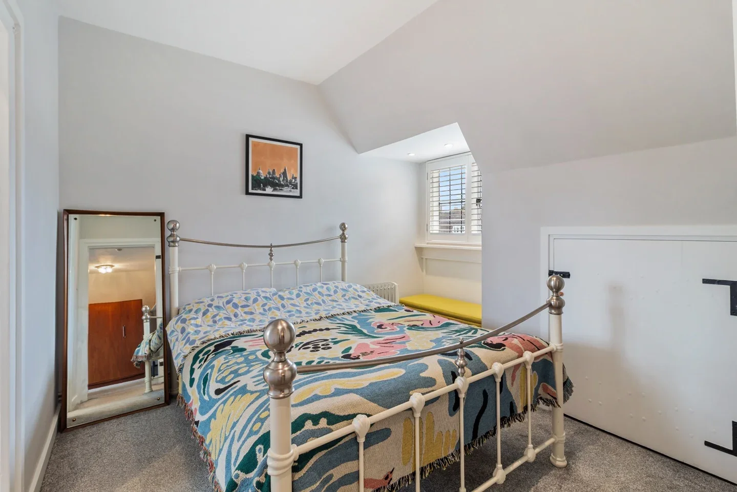 Flat Heath Close in Greater London