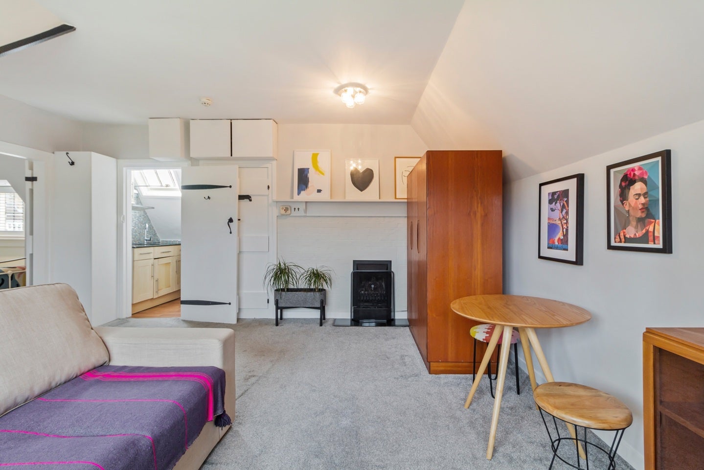 Flat Heath Close in Greater London