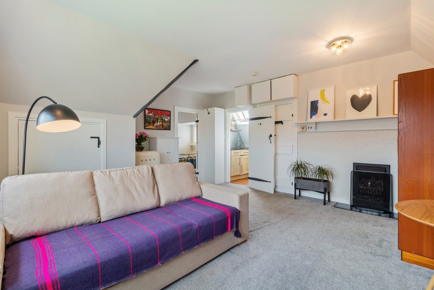 Flat Heath Close in Greater London