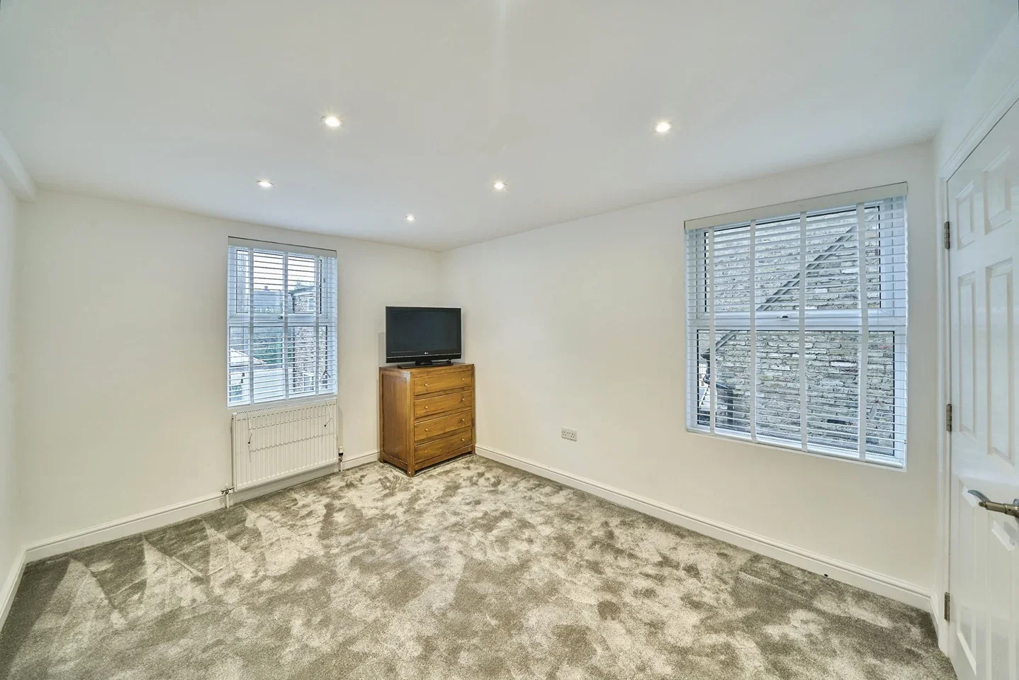 Flat Lower Richmond Road in Greater London