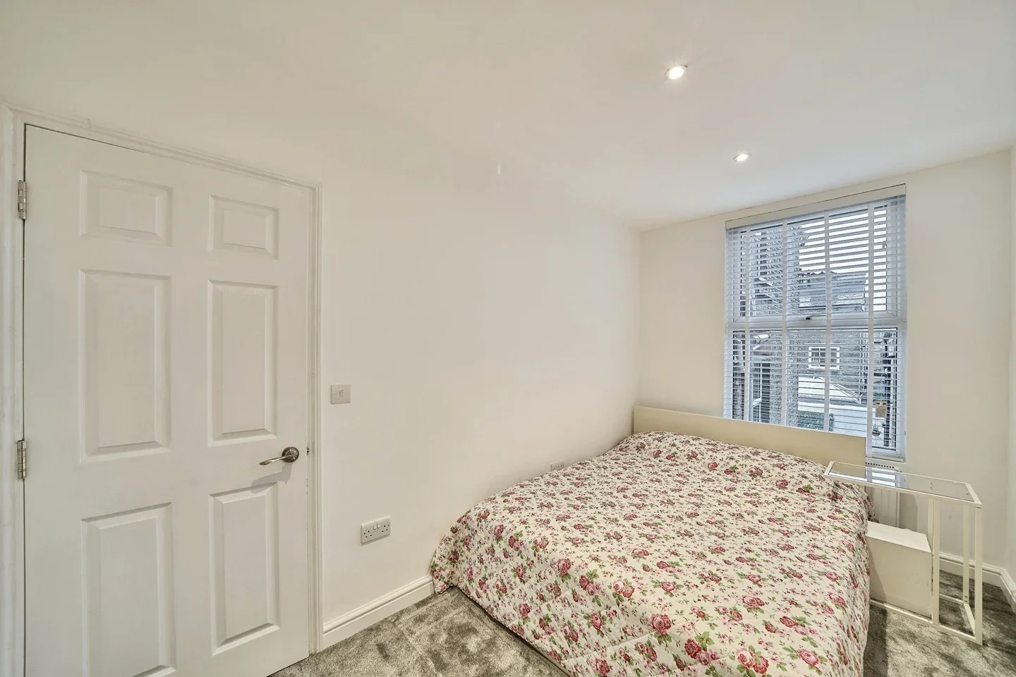 Flat Lower Richmond Road in Greater London