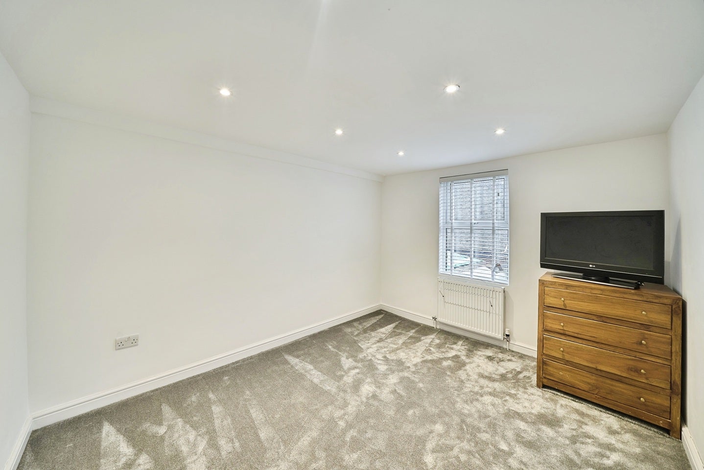 Flat Lower Richmond Road in Greater London