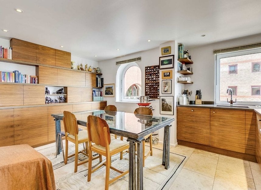 Flat William Morris Way in Greater London