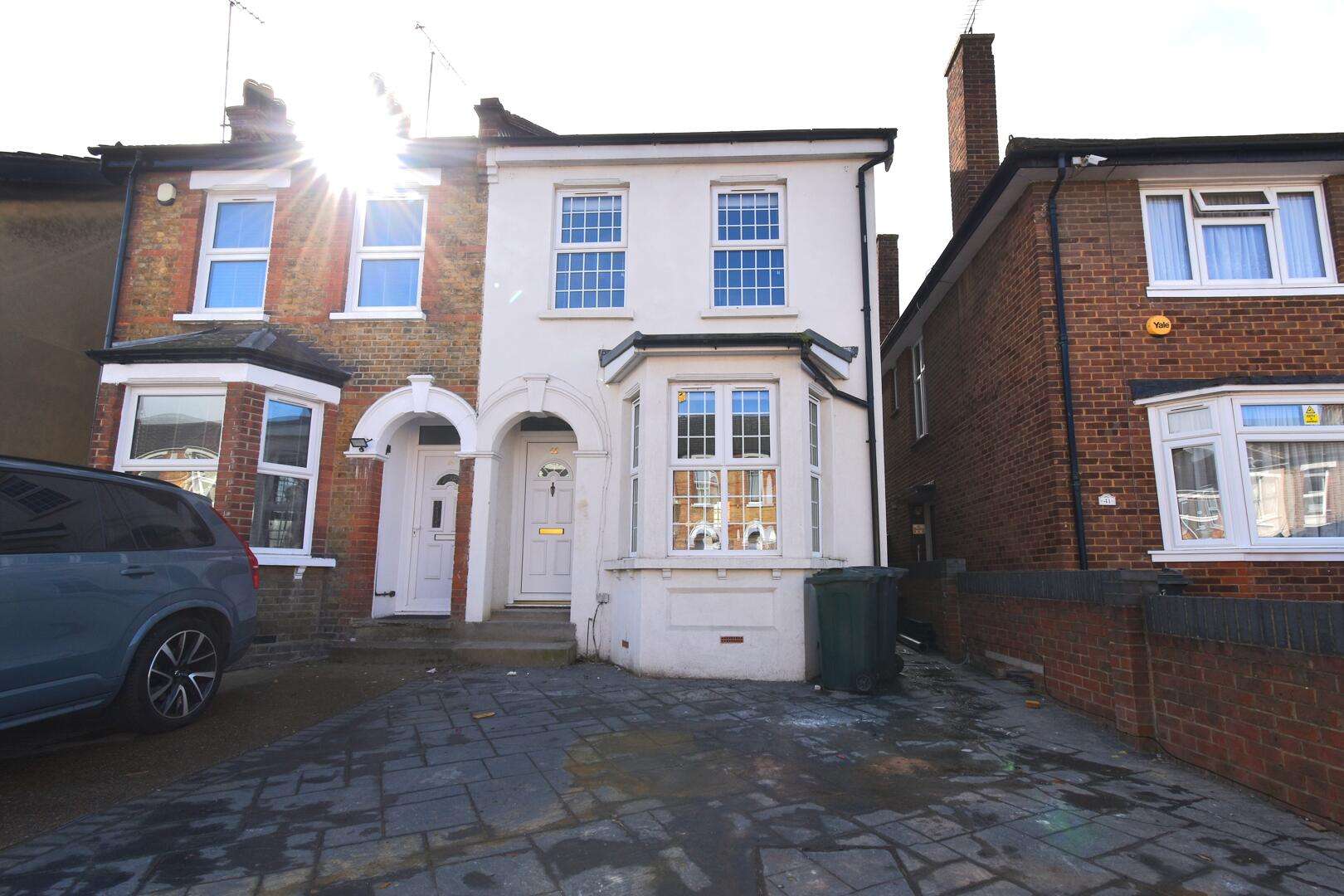 Room Priory Road in Dartford