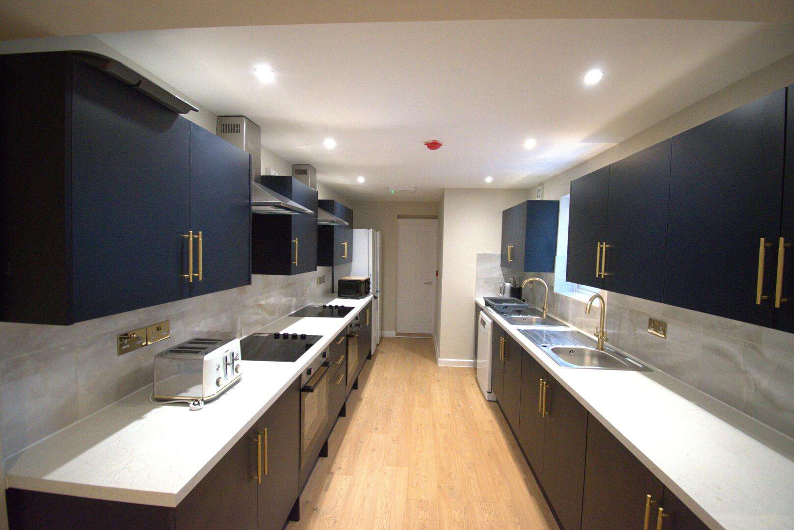 Room Priory Road in Dartford