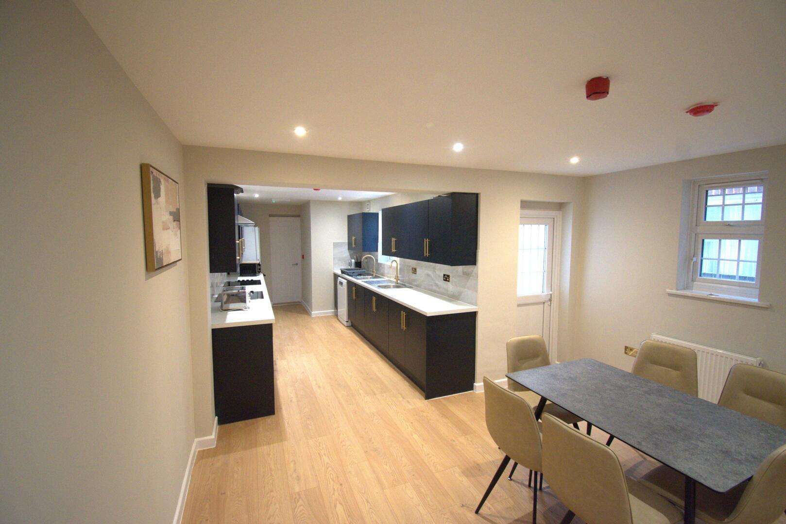 Room Priory Road in Dartford