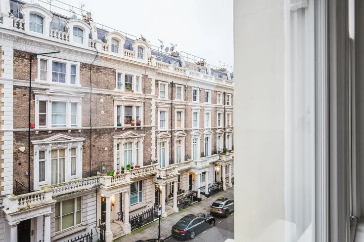 Flat Clanricarde Gardens in Greater London