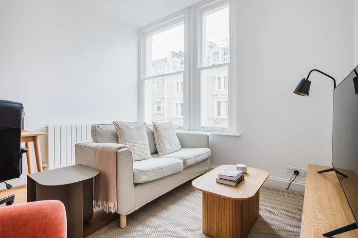 Flat Clanricarde Gardens in Greater London